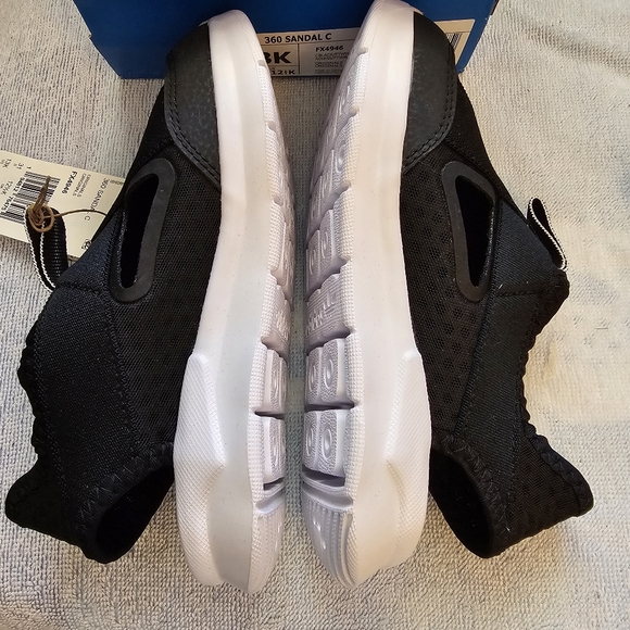 Adidas 360 Sneaker Sandals Adidas Sandals Black White Kids Size 13 & Size 1 NEW - Picture 2 of 16